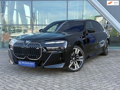 BMW 7-serie - M760e xDrive M-Sport Sky Lounge / Theater Screen / Bowers Wilkins / Stoelventilatie