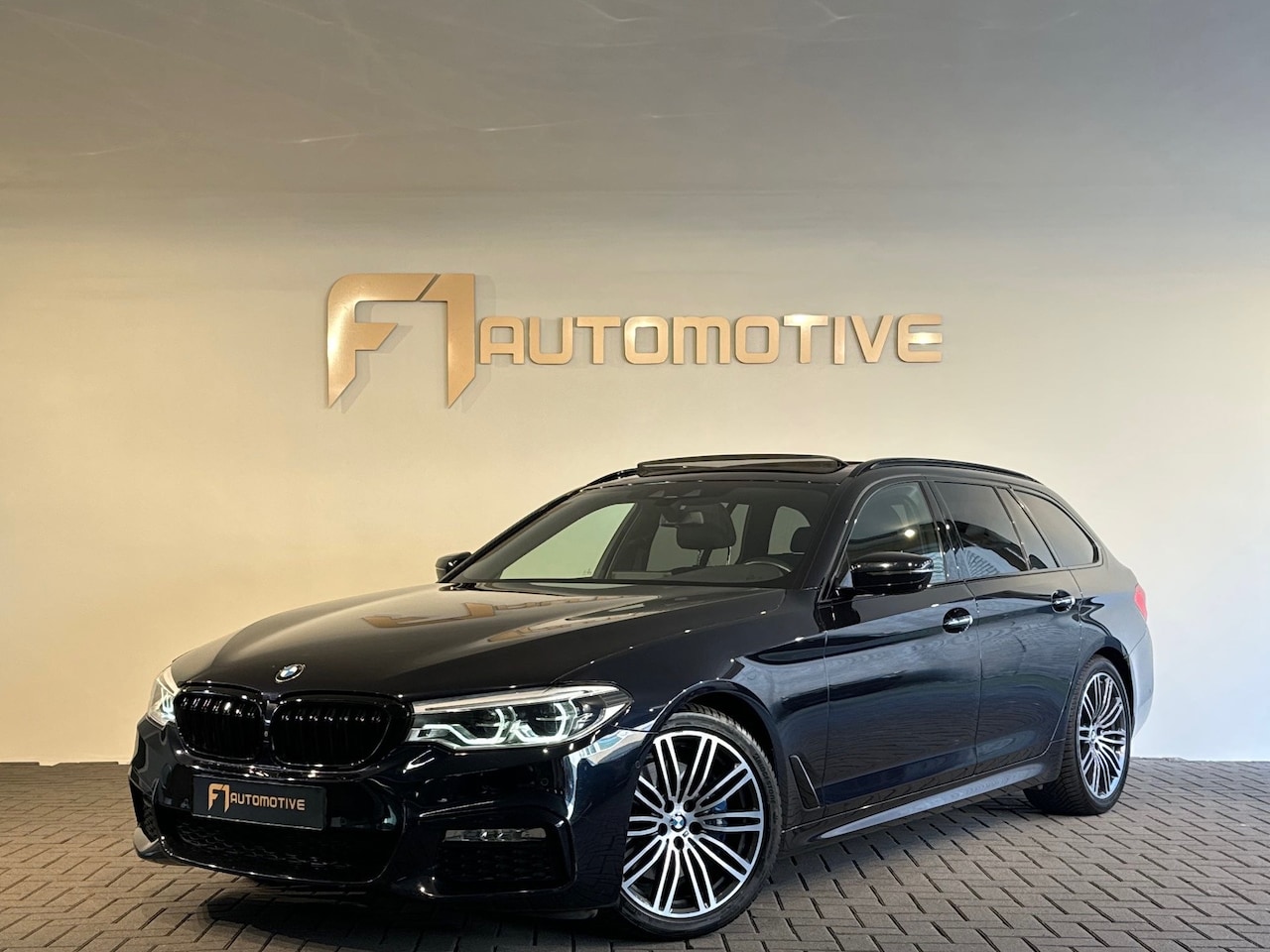BMW 5-serie Touring - 530i xDrive M Sport High Ex Pano|Sfeer - AutoWereld.nl