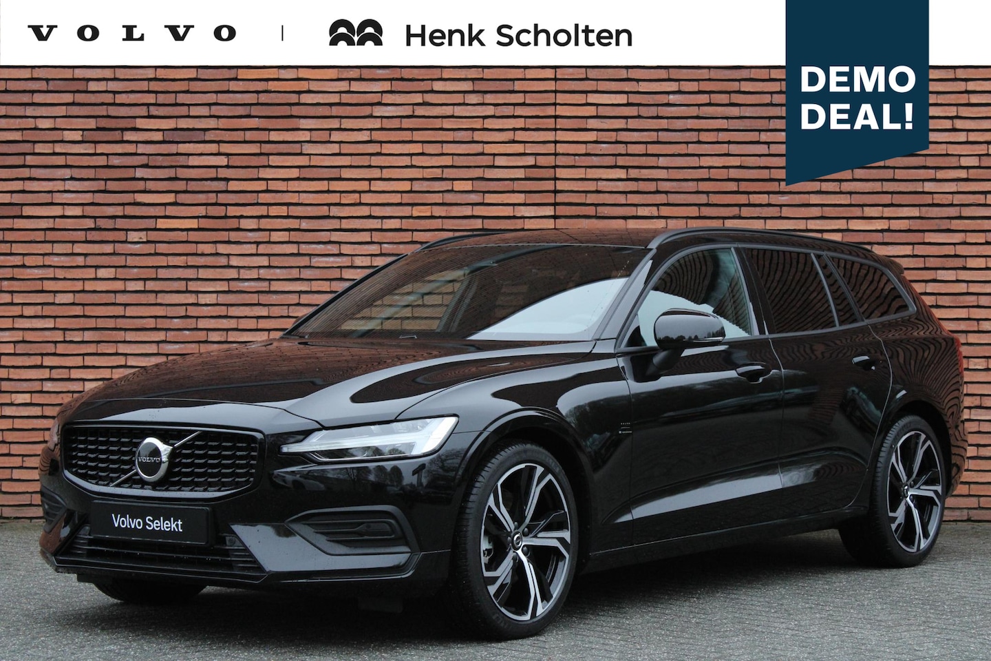 Volvo V60 - B4 Essential Edition | Adaptieve Cruise Control | Dodehoekwaarschuwing | Verwarmbare voors - AutoWereld.nl