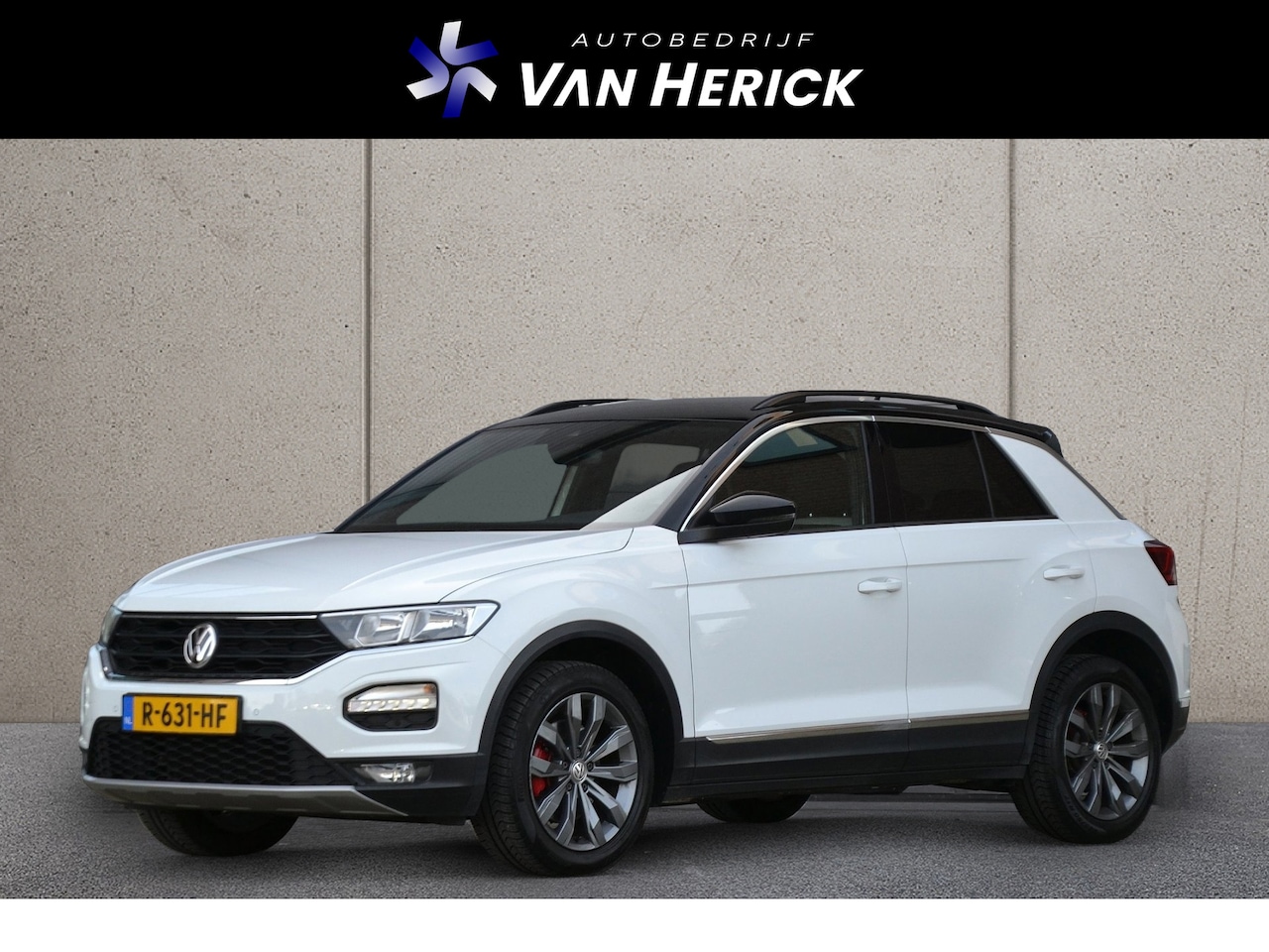 Volkswagen T-Roc - 1.5 TSI Sport 150PK Automaat | Trekhaak | Stoelverwarming | Clima - AutoWereld.nl