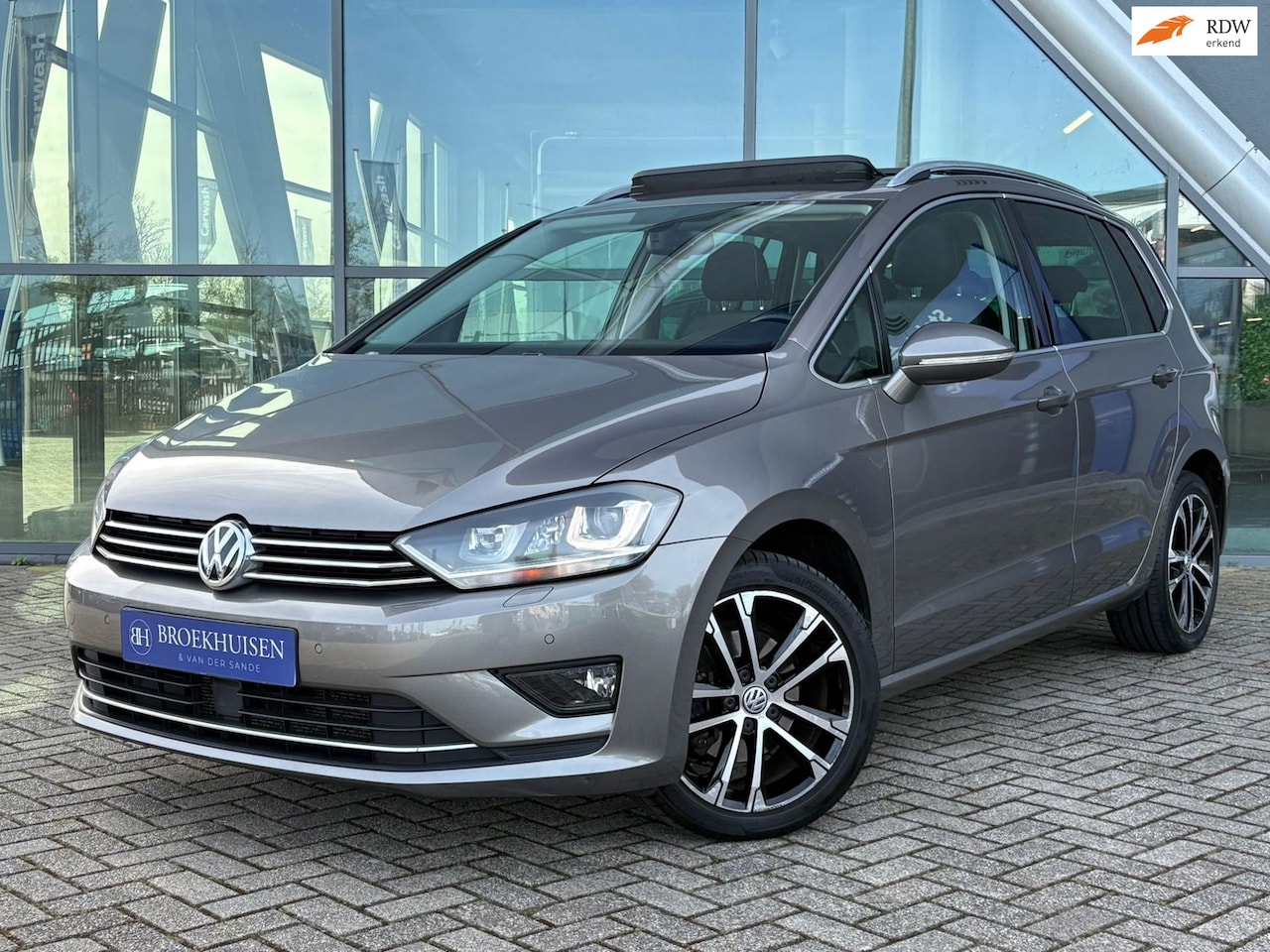 Volkswagen Golf Sportsvan - 1.4 TSI Highline Automaat / Panoramadak / Stoel-Stuur verwarming - AutoWereld.nl