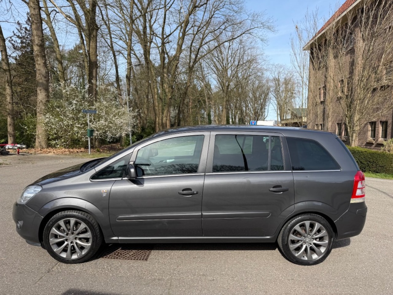 Opel Zafira - 2.2 Cosmo - 7 persoons - APK 03-2027 !!! - AutoWereld.nl