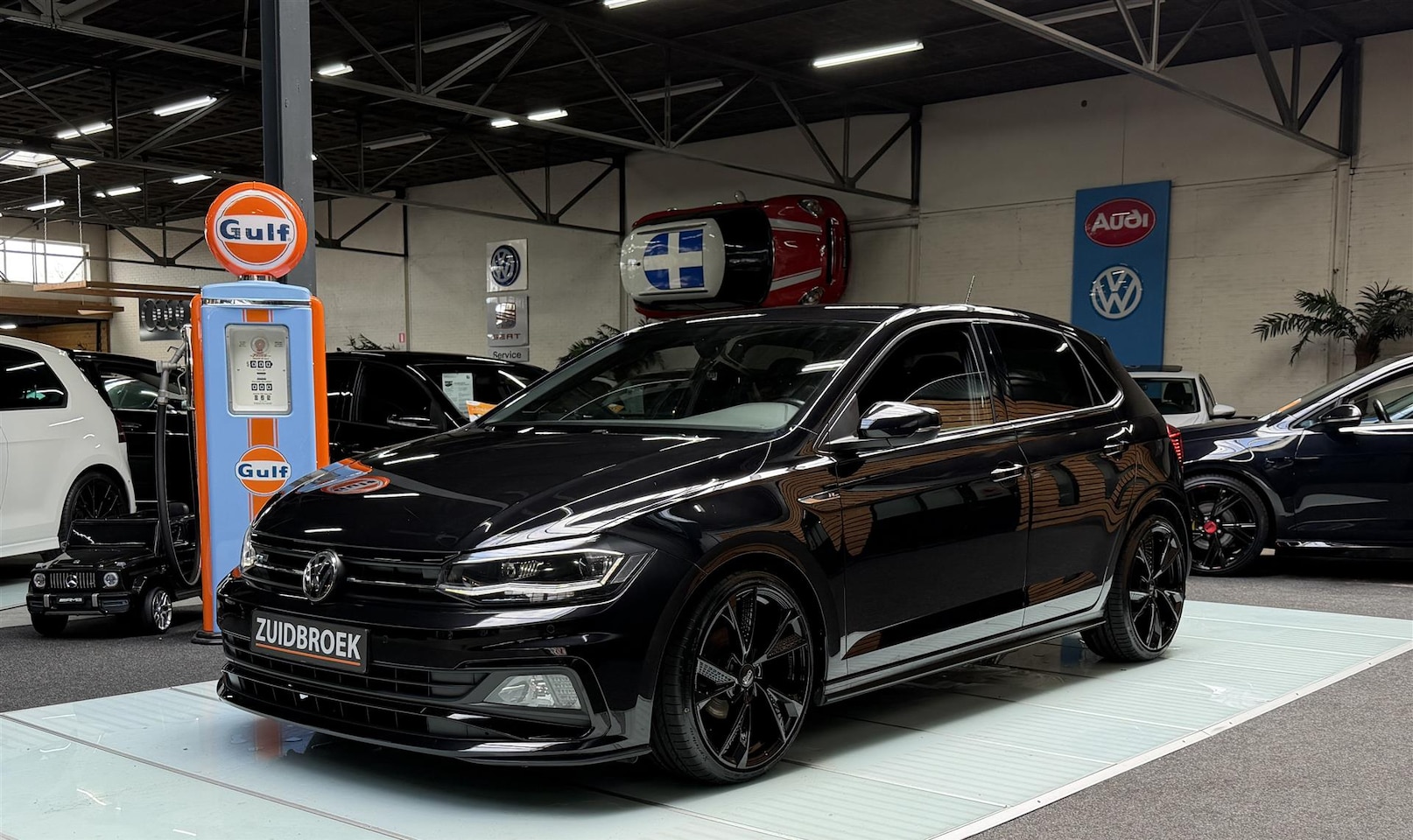 Volkswagen Polo - 1.0 R-Line! Uniek! 82DKM! Navi! Cruise! Black! - AutoWereld.nl