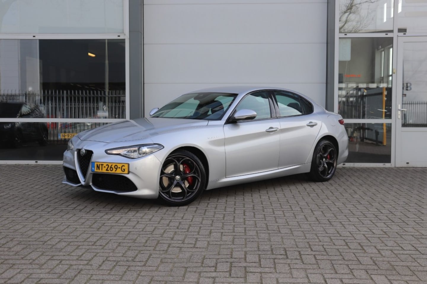 Alfa Romeo Giulia - 2.0 T Q4 AWD 280PK VELOCE/ORIG.NL/GEDOCUMENTEERD/KEYLESS/MEMORY/19 - AutoWereld.nl