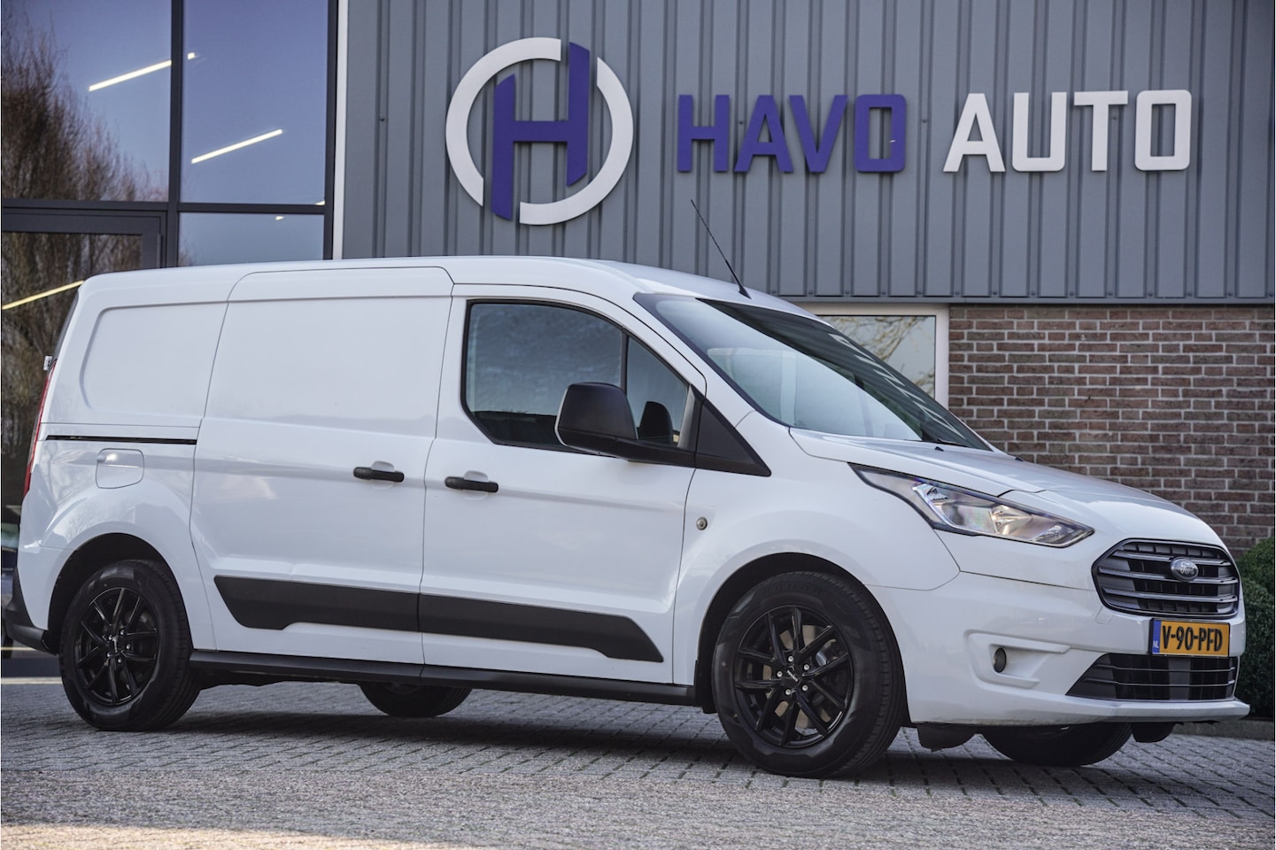 Ford Transit Connect - 1.0 Benzine L2, AIRCO, TREKHAAK, BTW-BPM-VRIJ - AutoWereld.nl