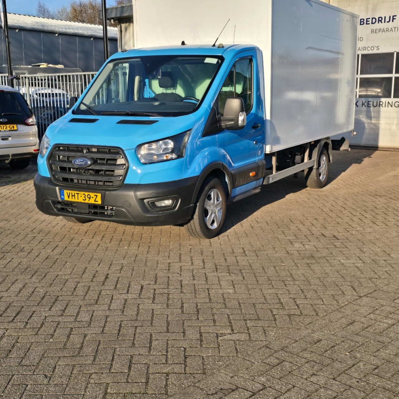 Ford Transit - 350 2.0 TDCI euro 6  Bakwagen met deuren - AutoWereld.nl