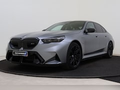 BMW M5 - 5 Serie Automaat / Trekhaak / Carbon-keramische remmen / Carbon Pack / Comfort Access / Bo