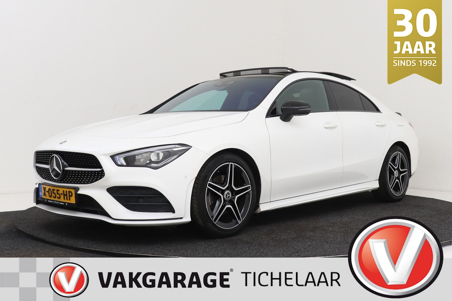 Mercedes-Benz CLA-Klasse - 180 Premium Plus AMG-Line | Panoramadak | Sfeerverlichting | Achterspoiler | Camera | Digi - AutoWereld.nl