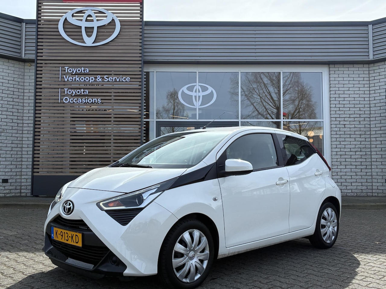 Toyota Aygo X - X-PLAY APPLE/ANDROID AIRCO CAMERA EL-RAMEN DAB+ - AutoWereld.nl