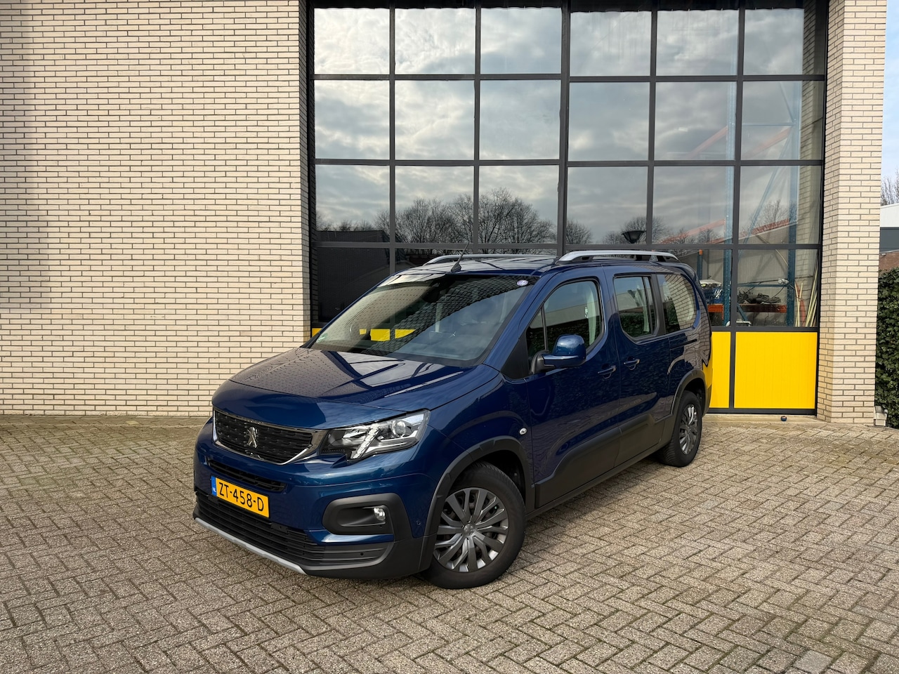Peugeot Rifter Long - Long Allure, Trekhaak, 4 seizoenen banden, Airco - AutoWereld.nl
