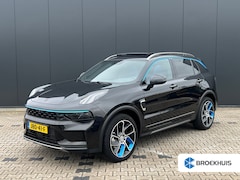 Lynk & Co 01 - 1.5 | Panoramadak | 360 Camera | Parkeersensoren voor en achter | Adaptieve cruise control