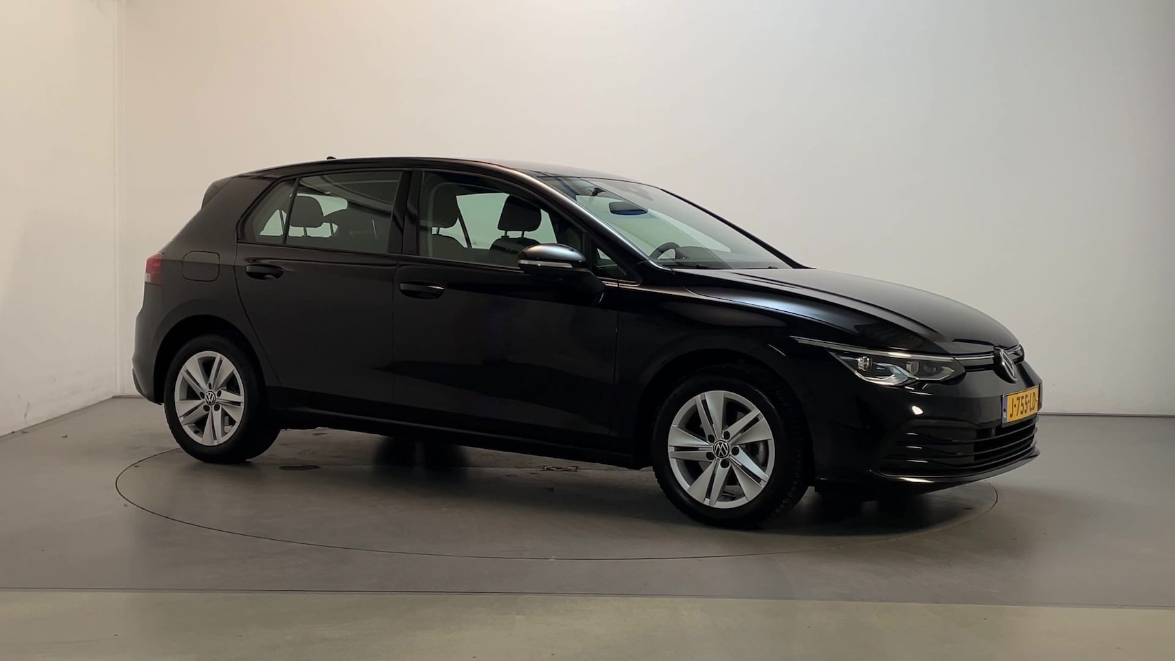 Volkswagen Golf - 1.5 TSI Life Business Alcantara Sfeerverlichting Navigatie Parkeersensoren - AutoWereld.nl