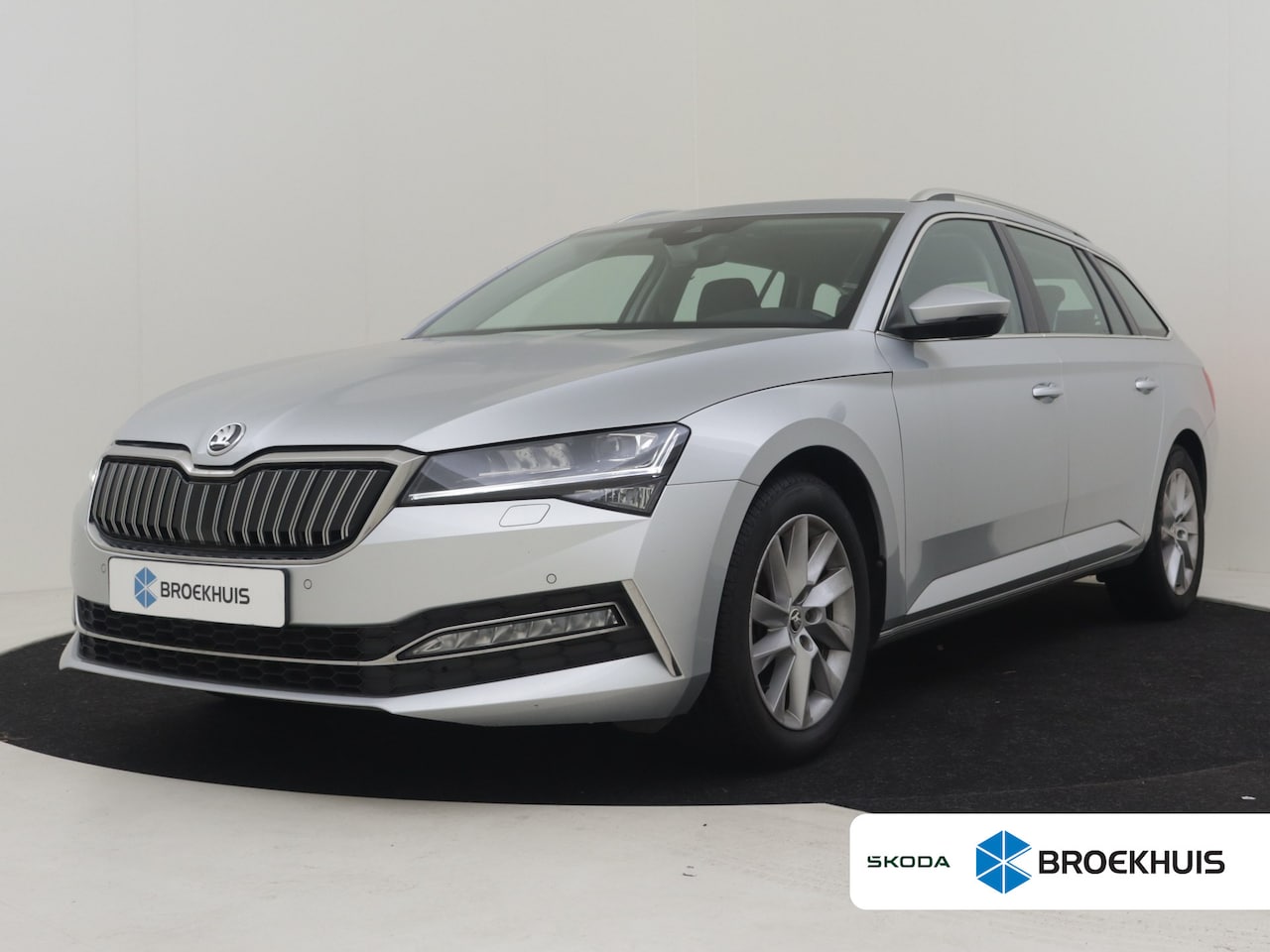 Skoda Superb Combi - 1.4 TSI 218PK PHEV | STOELVERW. | CAMERA | NAVIGATIE | CRUISE | LED | DAB+ - AutoWereld.nl