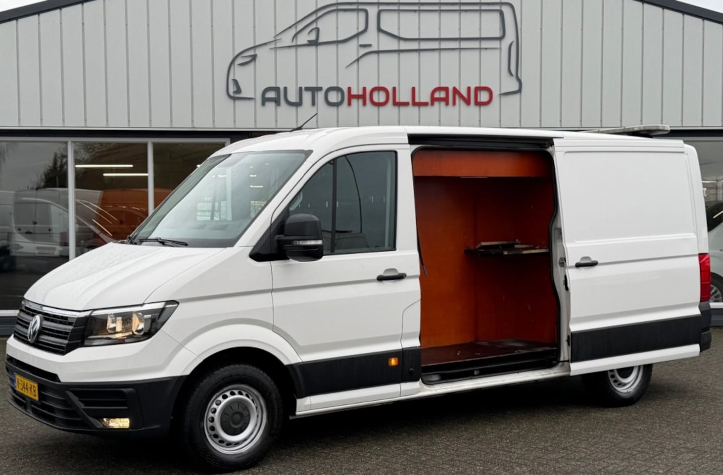 Volkswagen Crafter - 2.0 TDI 75KW 102PK L3H2 EURO 6 AIRCO/ DUBBELE SCHUIFDEUR/ CAMERA/ TREKHAAK/ 100% DEALEROND - AutoWereld.nl