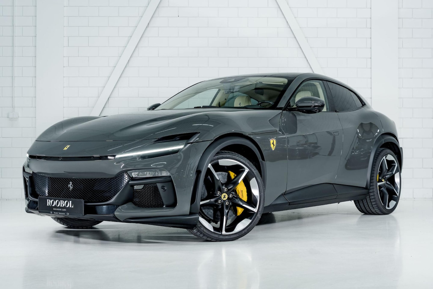 Ferrari Purosangue - 6.5 V12 | Custom| Panoramisch dak | Passenger display | - AutoWereld.nl