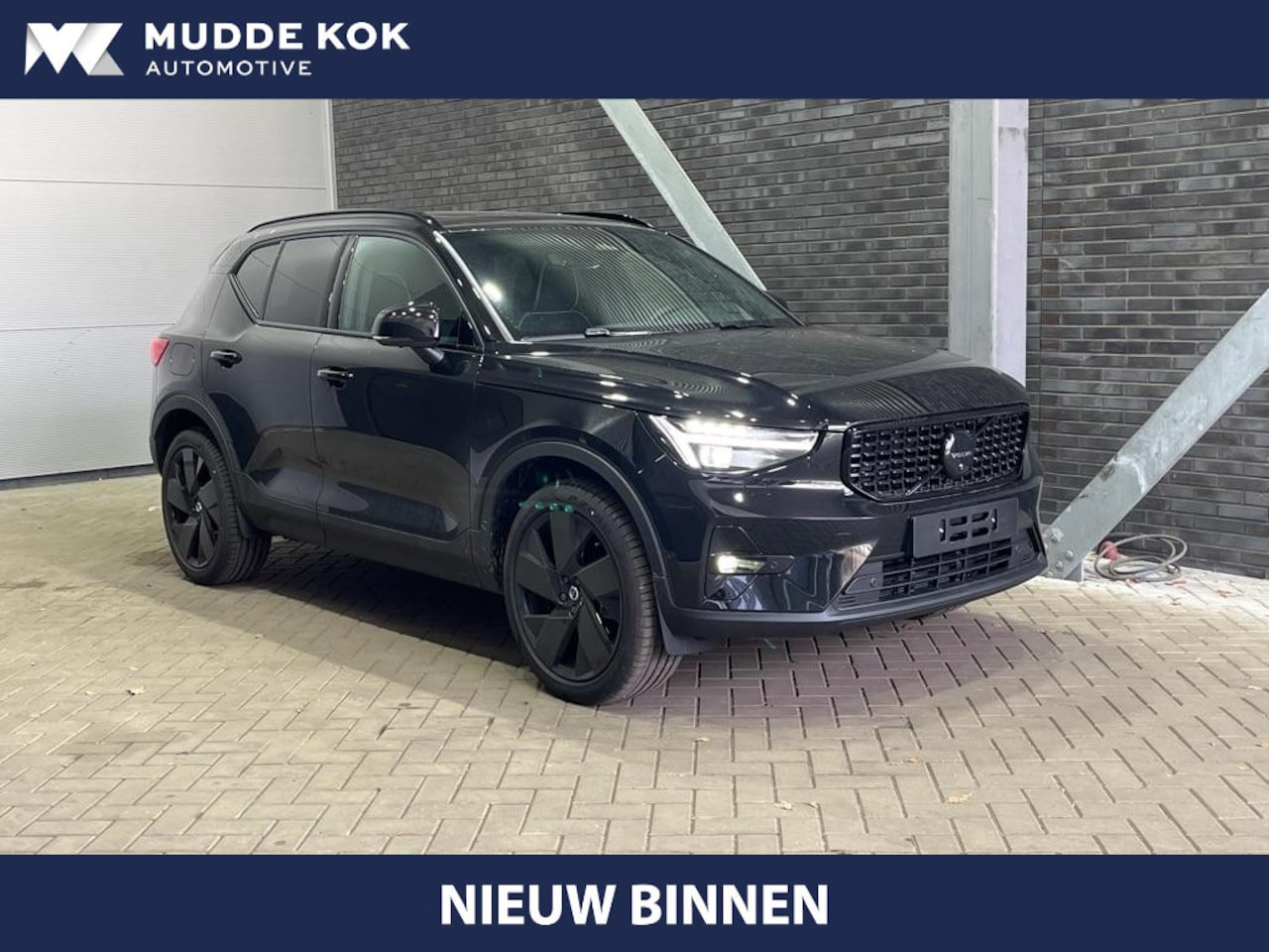 Volvo XC40 - B4 Ultra Black Edition | Panoramadak | Trekhaak | 360° Camera | ACC | Stoel+Stuurverwarmin - AutoWereld.nl
