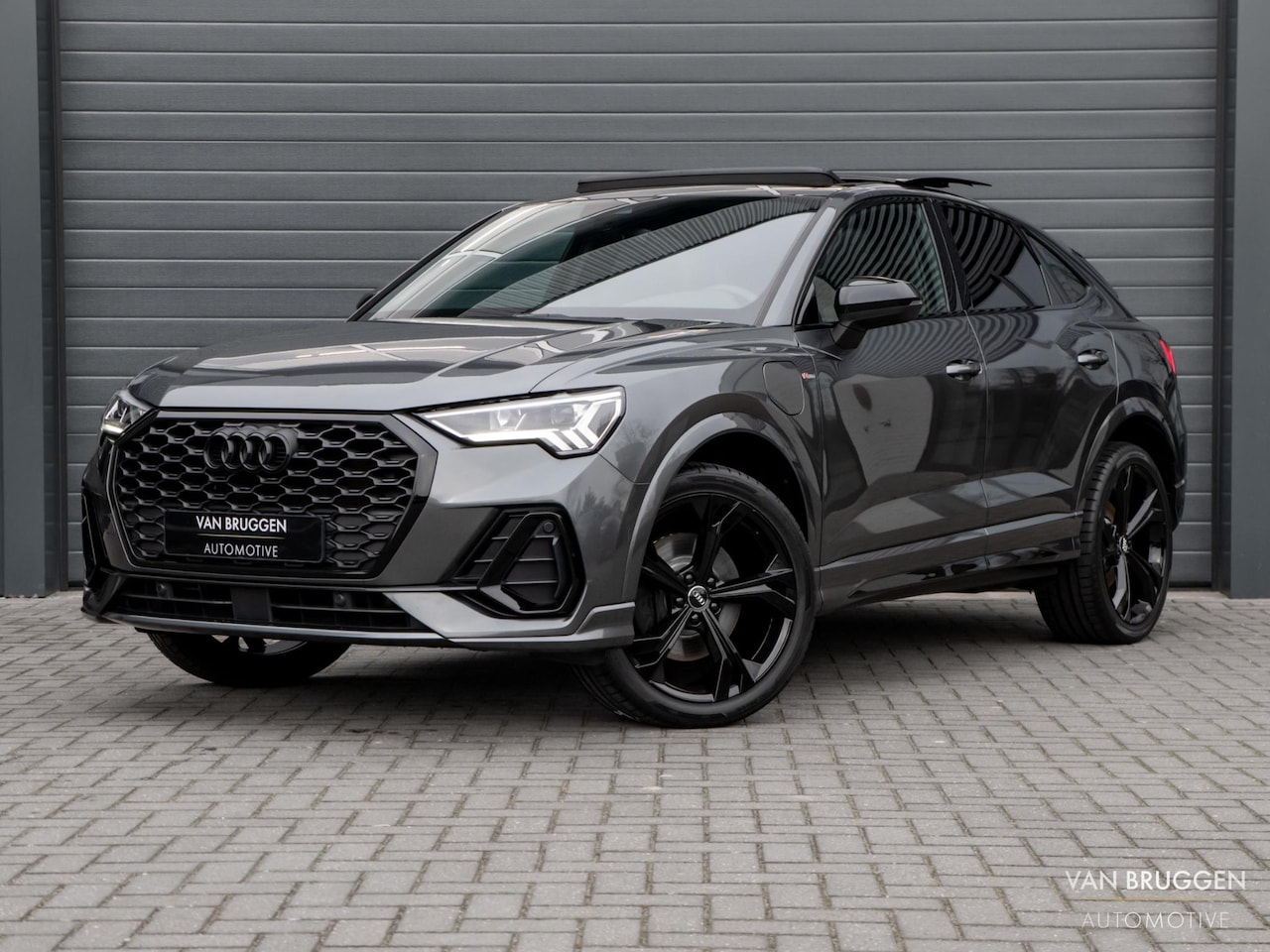 Audi Q3 Sportback - 45 TFSI e S-Line Pano Sfeer Camera Keyless Trekhaak 20" BTW ACC - AutoWereld.nl