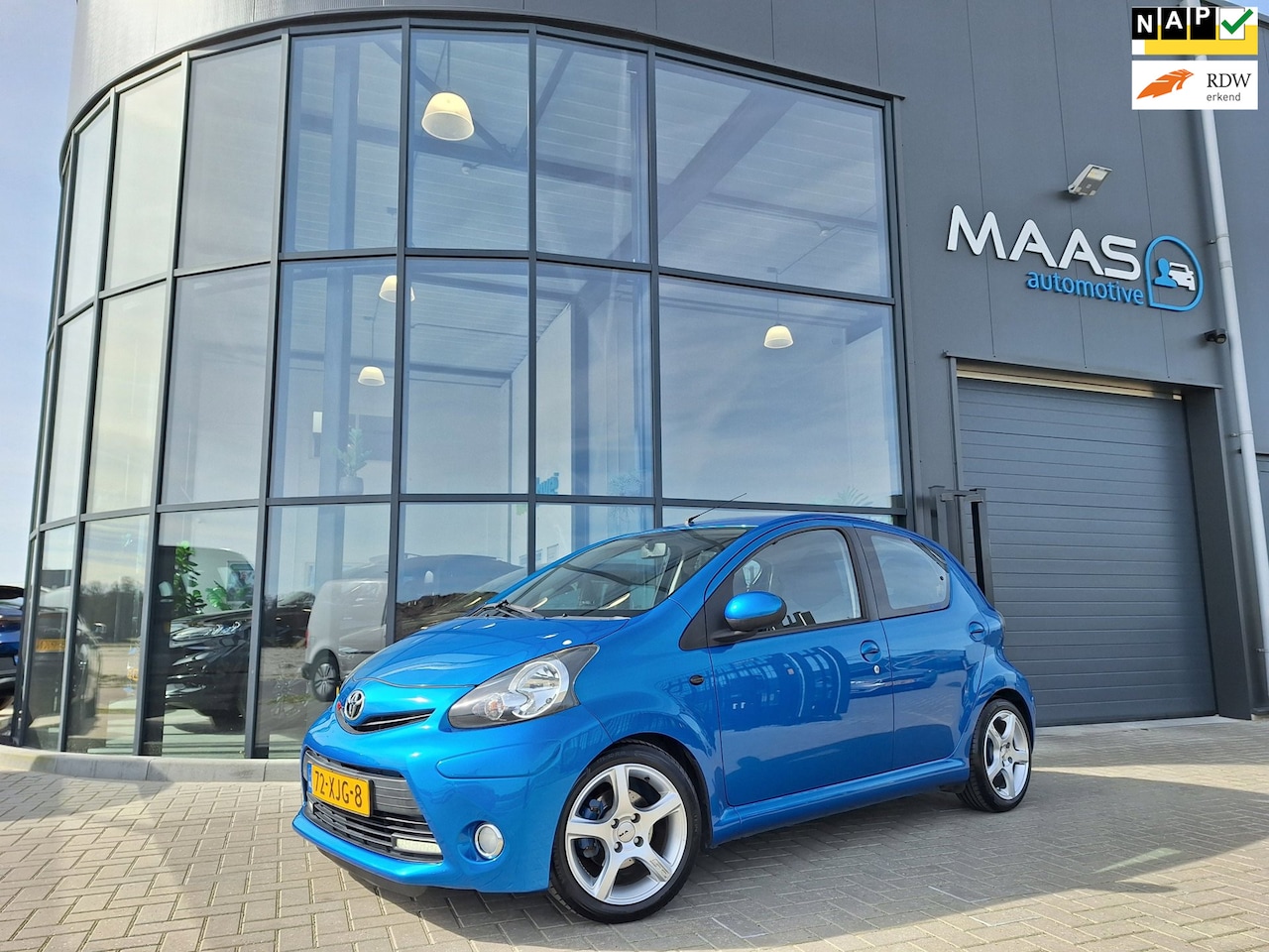 Toyota Aygo - 1.0 VVT-i Aspiration UNIEK! NIEUWSTAAT EYECATCHER - AutoWereld.nl