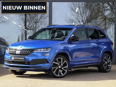 Skoda Karoq - 1.5 TSI ACT Sportline DSG Pano Adapt. Cruise Trekhaak Camera Race Blue