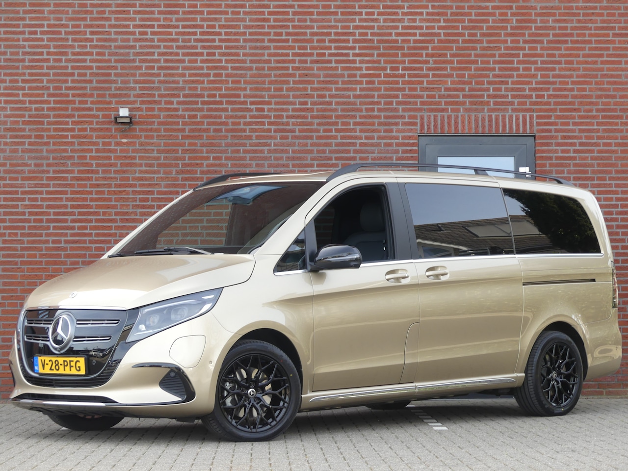 Mercedes-Benz EQV - 300 L2 90kWh Dubbel Cabine Led/Leer/360 camera elek deuren - AutoWereld.nl