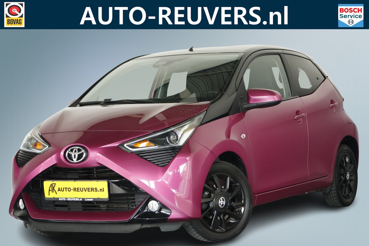 Toyota Aygo - 1.0 VVT-i x-cite / Leder / Aut / CarPlay / Camera / Allseason - AutoWereld.nl