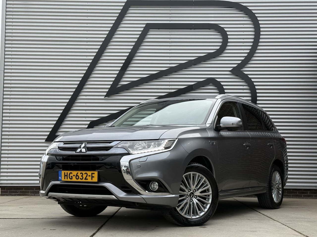 Mitsubishi Outlander - 2.0 PHEV instyle Navi|Camera|Leder|Clima|Cruise|Dealer Onderhouden|N.A.P|APK tot 03-2027 - AutoWereld.nl