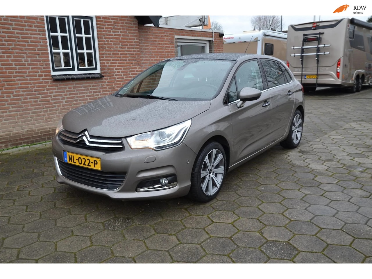 Citroën C4 - 1.2 PureTech Shine - 1e eigenaar - Airco - Navigatie - Leer/Stof - Panoramadak - Cruise co - AutoWereld.nl