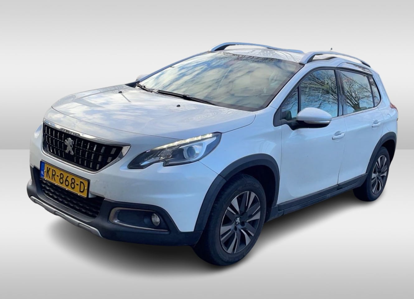 Peugeot 2008 - 1.2 PureTech Allure 110pk / Trekhaak / Navigatie / Half leder / 16'' / Getint glas / Cruis - AutoWereld.nl
