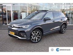 Volkswagen Tiguan - 1.5 eHybrid 204PK DSG-6 R-Line Edition | TREKHAAK | PANORAMADAK | 20" INCH | CAMERA | ELEK