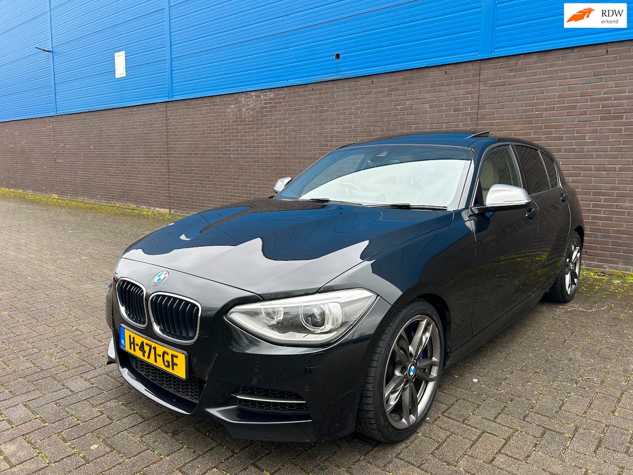BMW 1-serie - M135i |RHD | Harman/Kardon | Memory | 18” M-Velgen | Camera | Keyless | Stoelverwarming | - AutoWereld.nl