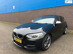 BMW 1-serie - M135i |RHD | Harman/Kardon | Memory | 18” M-Velgen | Camera | Keyless | Stoelverwarming |