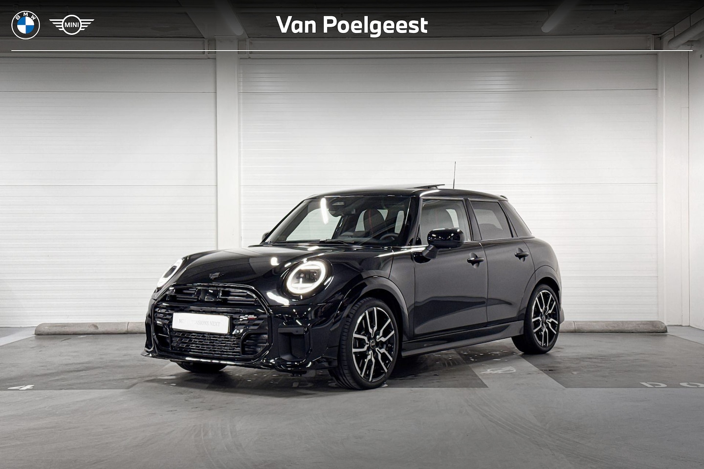 MINI John Cooper Works - 5-Deurs S Cooper XL | Head-Up Display | Panoramadak | Harman/Kardon - AutoWereld.nl