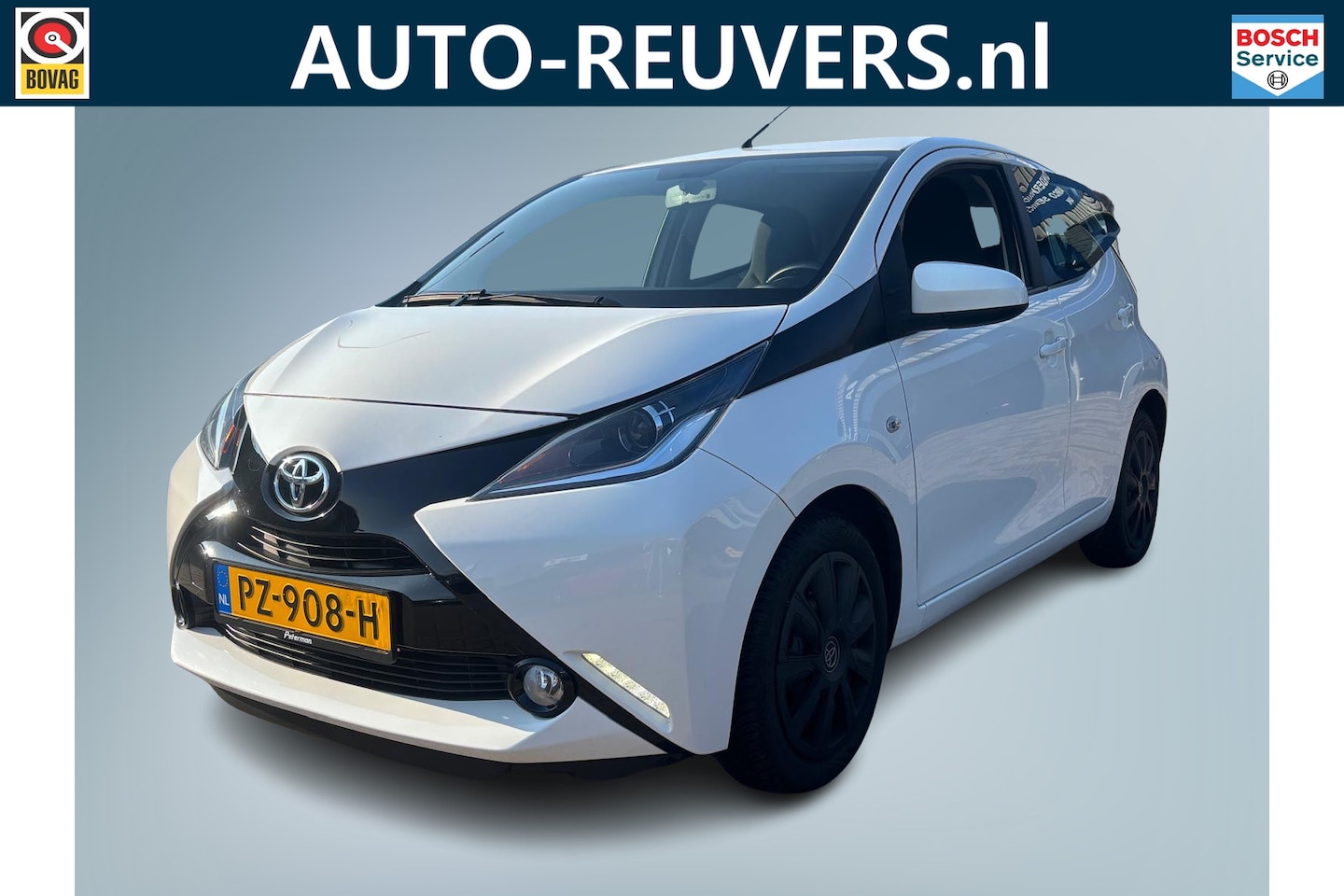 Toyota Aygo - 1.0 VVT-i x-play / Airco / 5 Deurs / Allseason - AutoWereld.nl