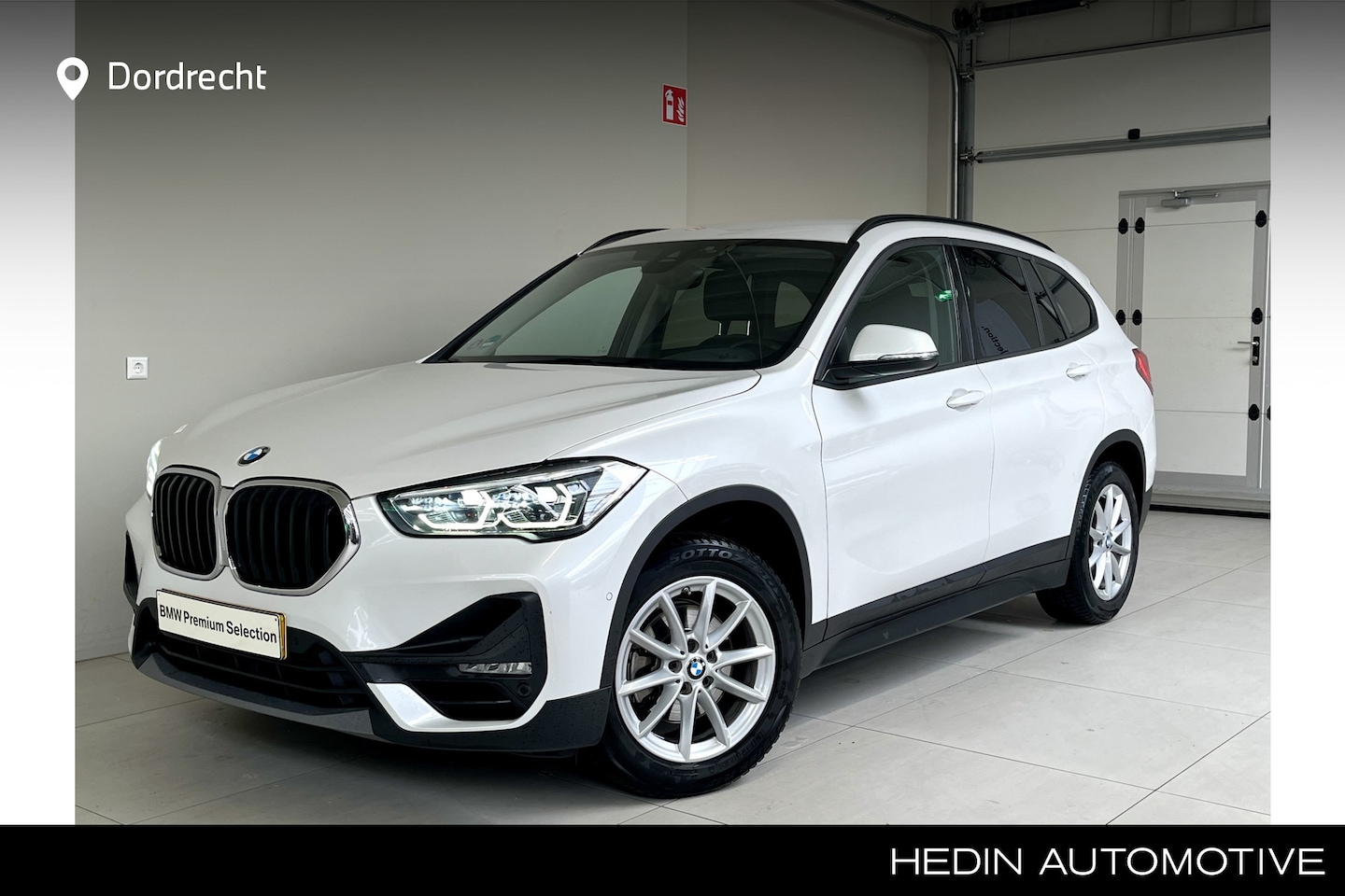 BMW X1 - sDrive18i Automaat | Trekhaak | Stoelverwarming | PDC | Navi | 2 jaar BMW Garantie | - AutoWereld.nl