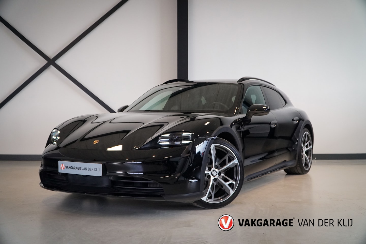 Porsche Taycan Cross Turismo - 4 93 kWh | BTW | Panorama | Luchtvering | Sport Chrono | BOSE | 21" | - AutoWereld.nl