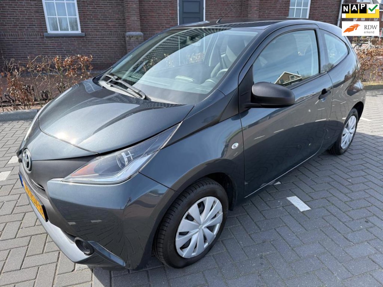 Toyota Aygo - 1.0 VVT-i x-fun 3 drs uit 2018 NAP AIRCO CRUISE - AutoWereld.nl