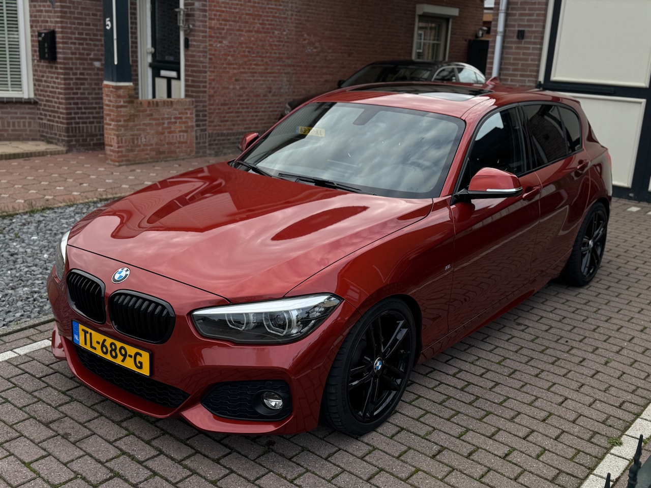 BMW 1-serie - 118i Edition M Sport High Executive M Sport Shadow Edition | Pano | Leder | NL - AutoWereld.nl