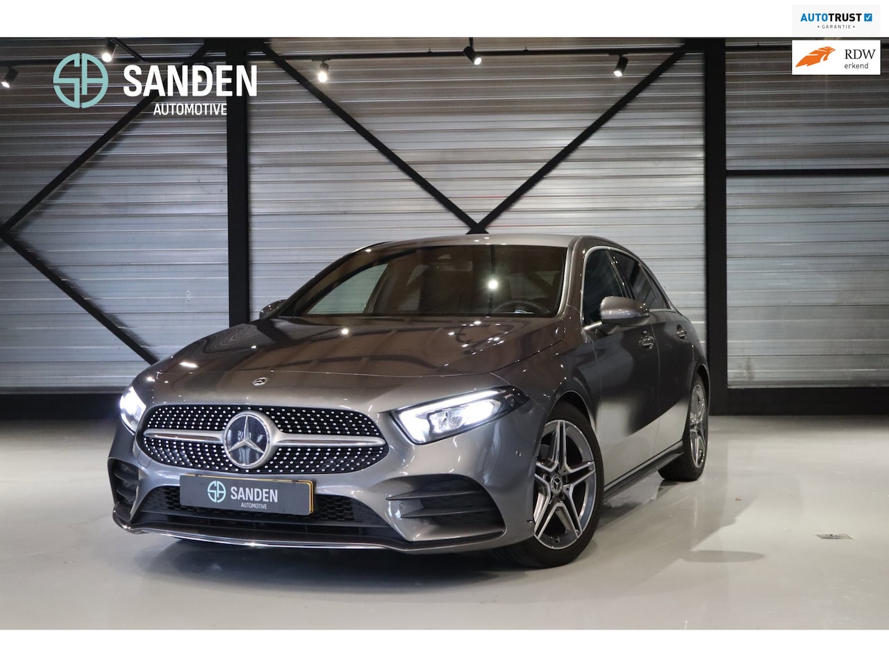 Mercedes-Benz A-klasse - 180 Business Solution AMG|Automaat|Navigatie|Camera|LED|18 inch|Etc. - AutoWereld.nl