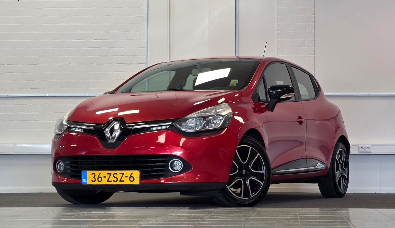 Renault Clio - 0.9 TCe Expression 1e Eigenaar Parkeerhulp Pack Introduction Mooi! - AutoWereld.nl
