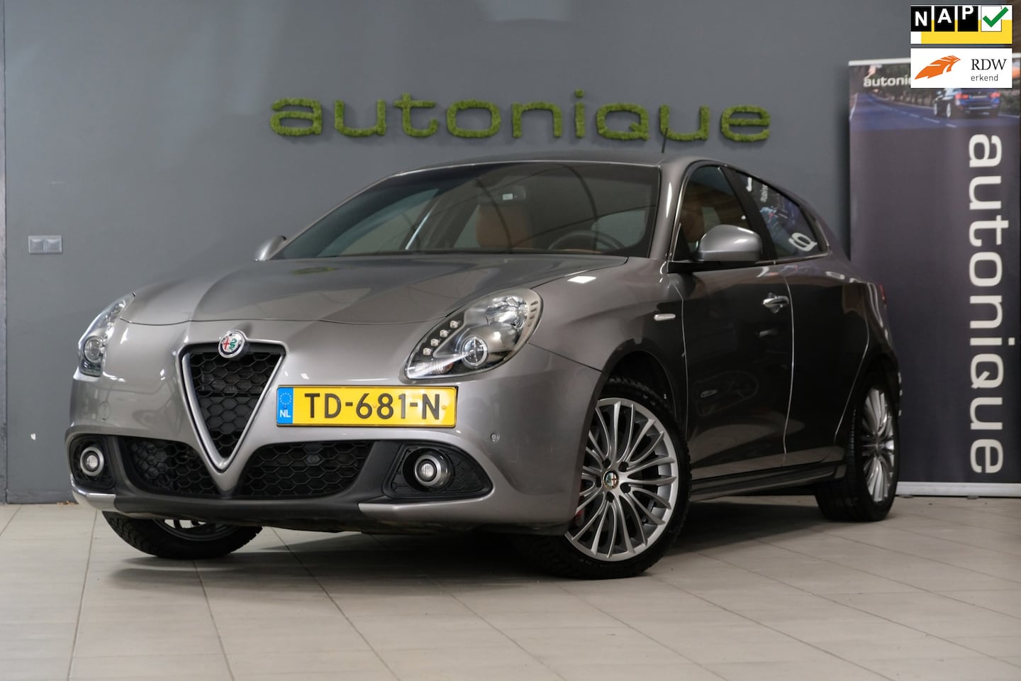 Alfa Romeo Giulietta - 1.4 Turbo MultiAir Super *61.928km Origineel NL* BRUIN LEDER | Navi | Automaat - AutoWereld.nl