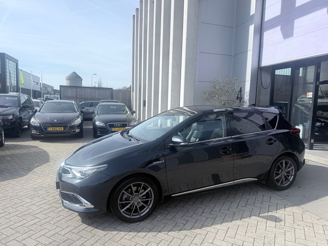 Toyota Auris - 1.8 Hybrid LEER! PANO! LED! NAVI! INRUIL MOGELIJK! - AutoWereld.nl