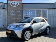 Toyota Aygo X - PLAY APPLE/ANDROID AIRCO AD-CRUISE CAMERA EL-RAMEN BLUETOOTH NL-AUTO