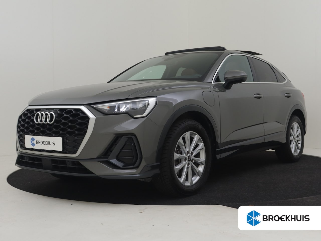 Audi Q3 Sportback - 45 TFSI e S Edition 245Pk | Glazen Schuifdak | Achteruitrijcamera | Lederen bekleding | St - AutoWereld.nl