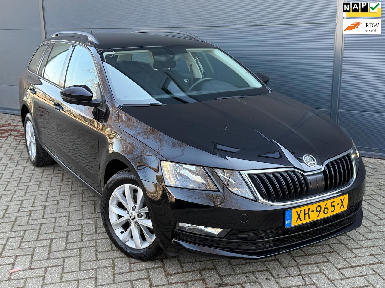 Skoda Octavia Combi - 1.0 TSI/ Automaat/carplay/Navi/cruise/Airco/parkesensoren - AutoWereld.nl