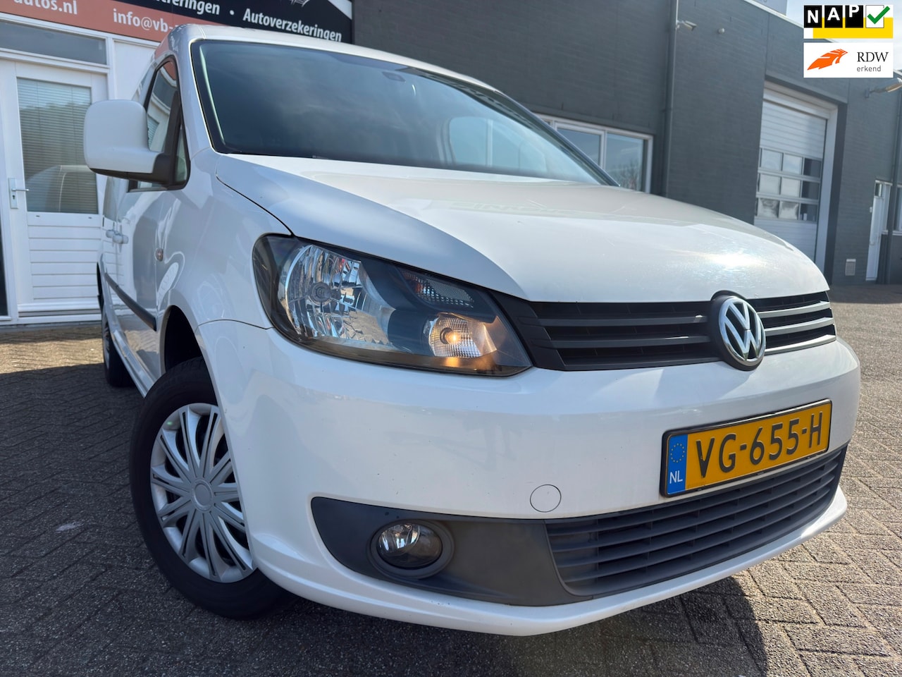 Volkswagen Caddy - 1.6 TDI van 3de Eigenaar met trekhaak en parkeersensoren en bluetooth telefoon en airco - AutoWereld.nl