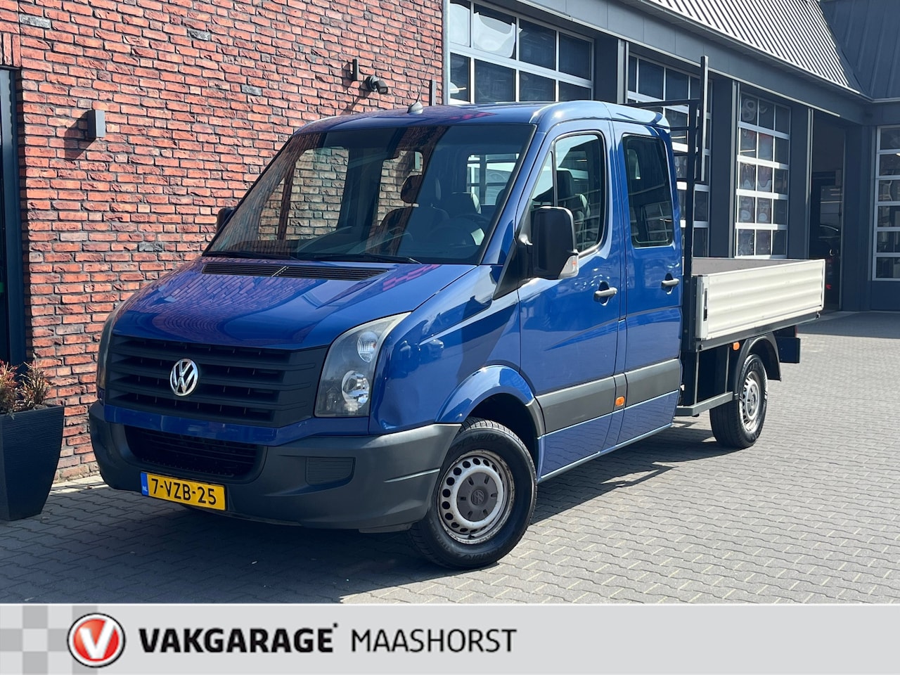 Volkswagen Crafter - 32 2.0 TDI L2H1 BM DC BTW Laadbak/Airco/Cruise/Trekhaak - AutoWereld.nl