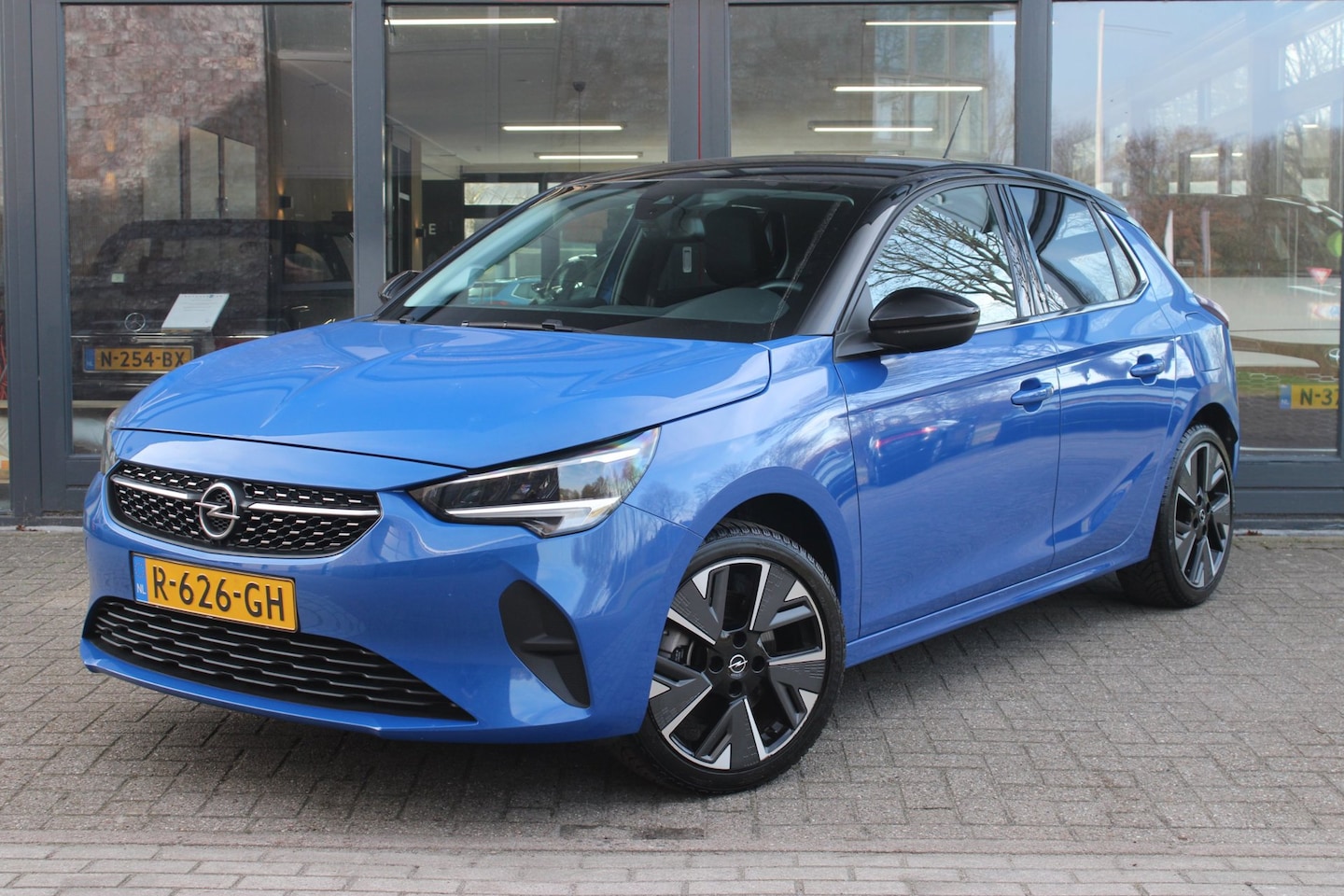 Opel Corsa-e - Elegance 50 kWh | Stoel+stuurverwarming | Lane-assist | Cruise-control | Carplay | Navigat - AutoWereld.nl