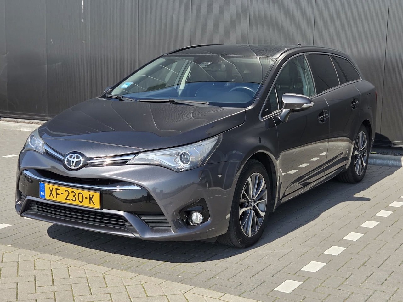 Toyota Avensis Touring Sports - 1.8 VVT-i Executive 1.8 VVT-i Executive - AutoWereld.nl