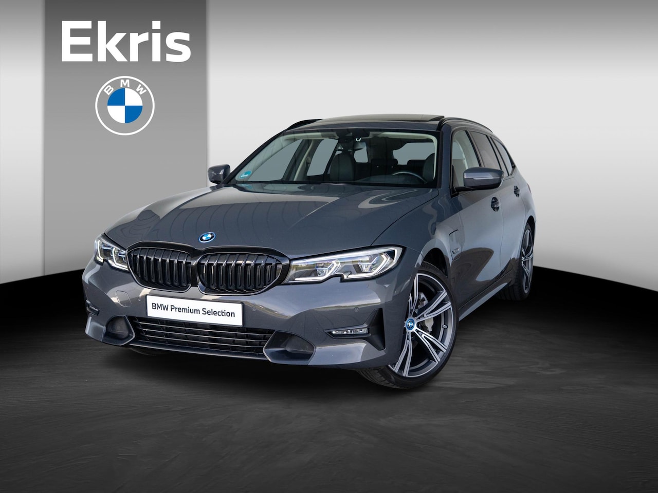 BMW 3-serie Touring - 330e | Innovationspakket | Comfort Access | Achteruitrijcamera | Panoramadak | Stoelverwar - AutoWereld.nl