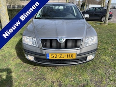 Skoda Octavia Combi - 1.8 TSI Ambiente Attractive Business 1e eigenaar alle facturen erbij 2 schoonheid deukjes